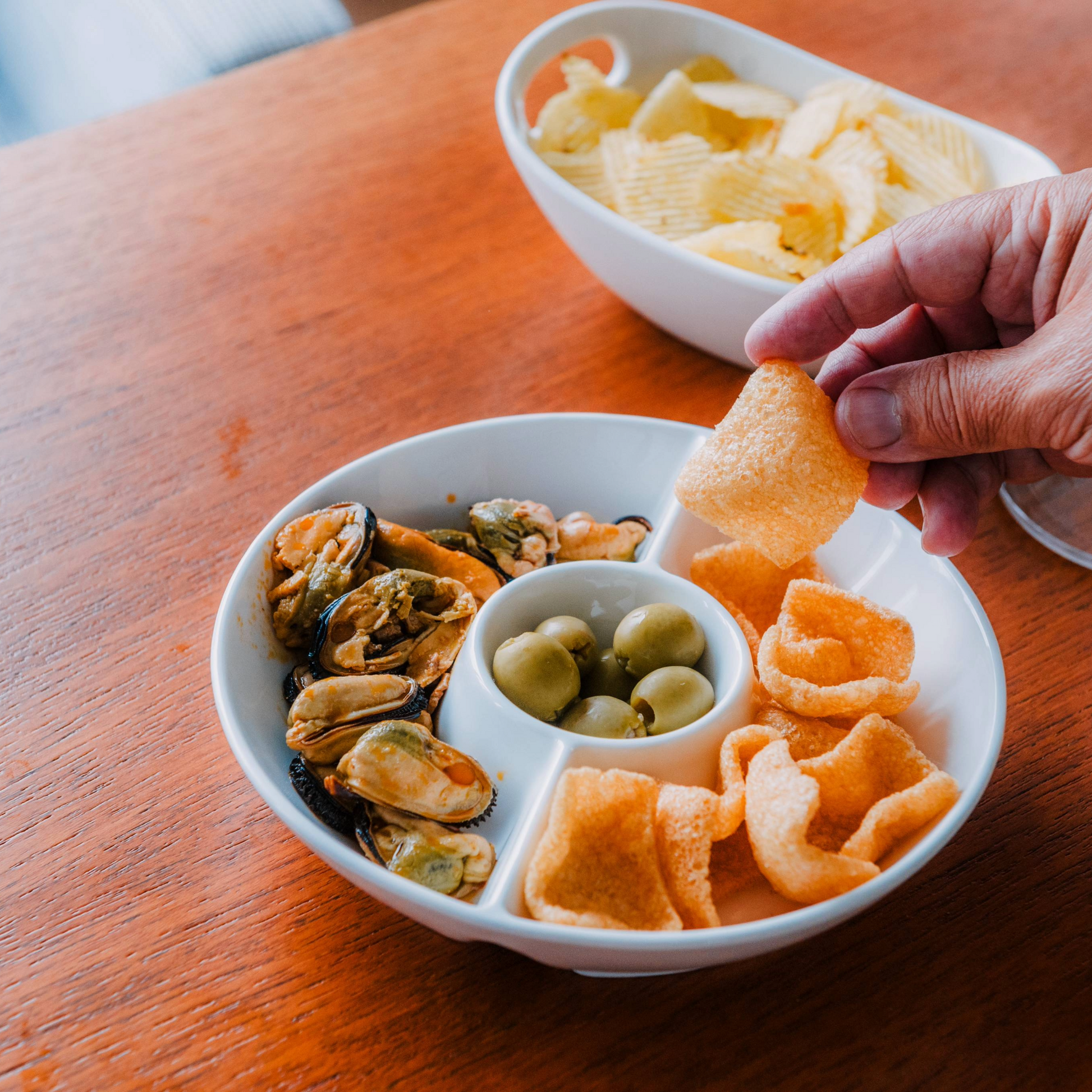 Plato Redondo Triple de Porcelana para Snacks – Tipo Bowl