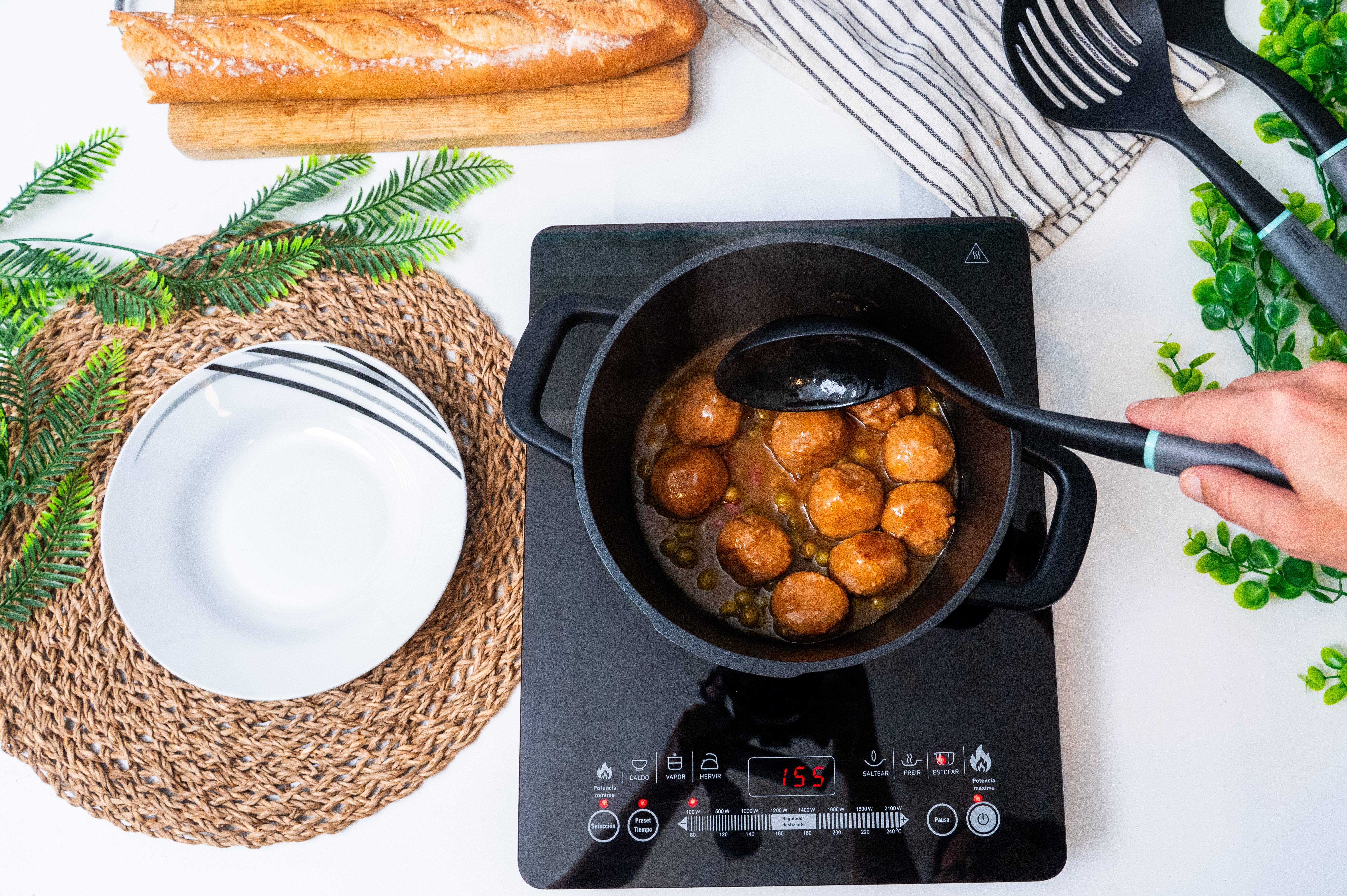 Cacerola Alta de Aluminio Fundido con Tapa de Cristal – Antiadherente Quantanium