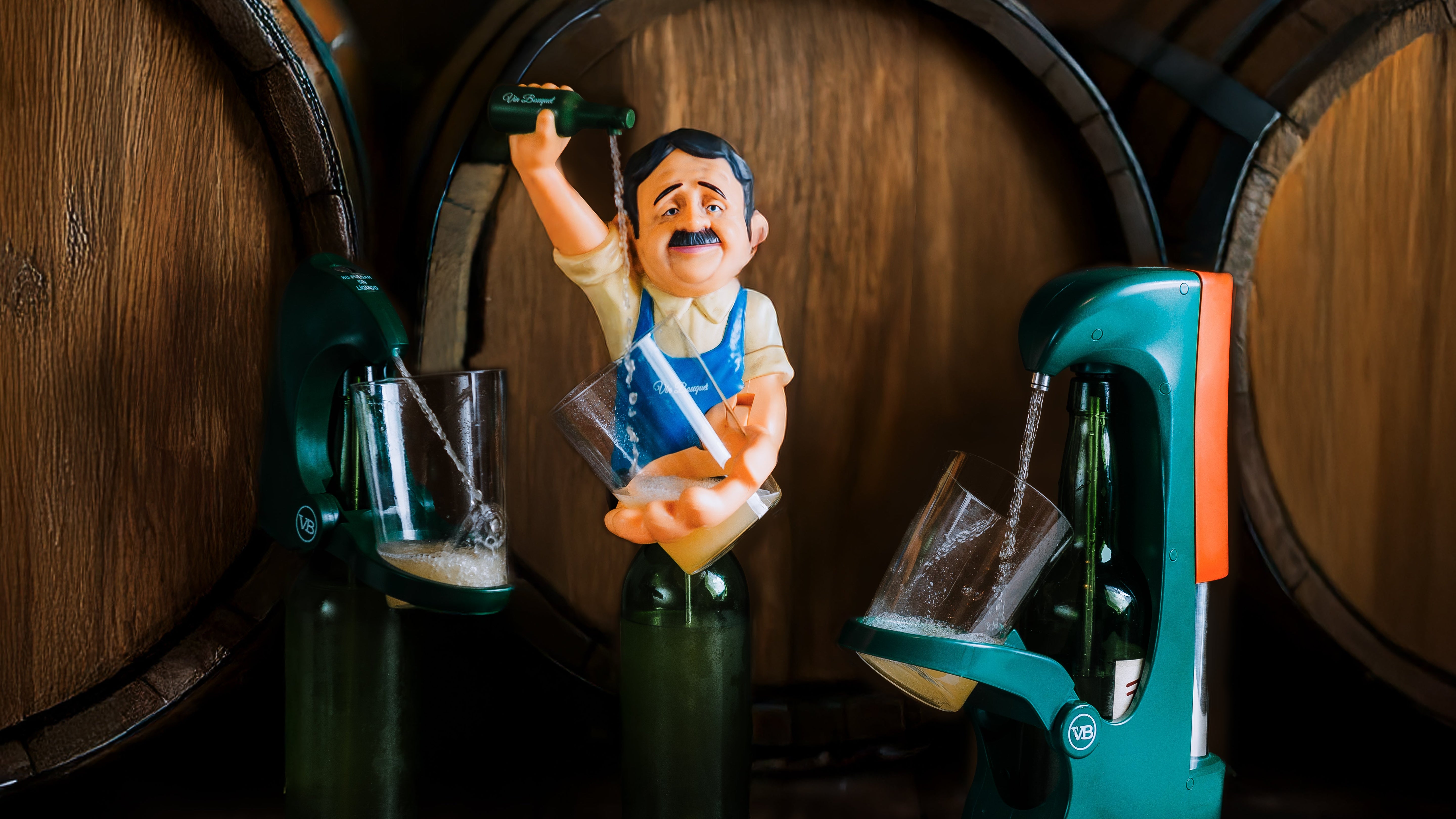 3 escanciadores de sidra con distintos diseños