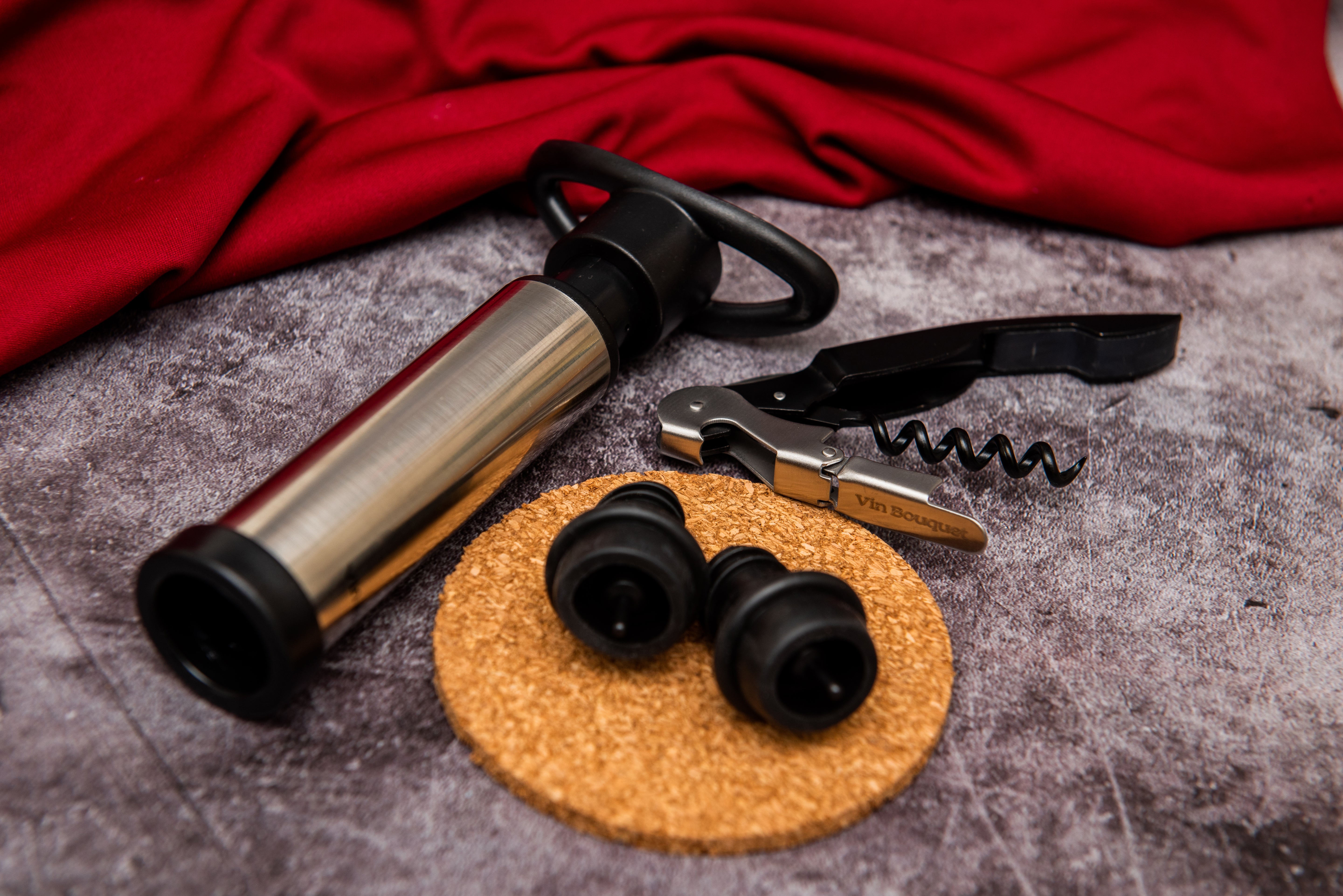 Conjunto de saca-rolhas e bomba de vácuo de dois estágios